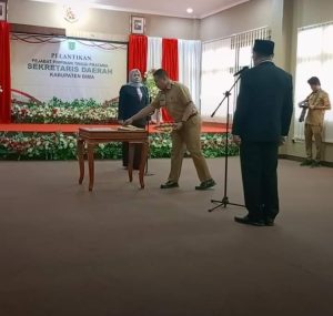 Bupati Bima Lantik Pamannya Jadi Sekda Definitif