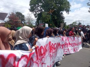 Enam Temannya Jadi Tersangka, Mahasiswa Gedor Kantor DPRD NTB Desak Cabut Laporan