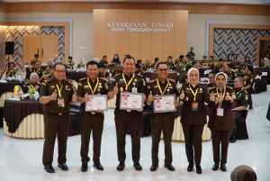 Kejari Bima Raih Penghargaan Terbaik Pertama Pemberantasan Korupsi di NTB