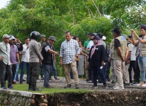 Lalu Iqbal Tinjau Jembatan Amblas di Desa Sai, Sinyal Perbaikan Infrastruktur NTB