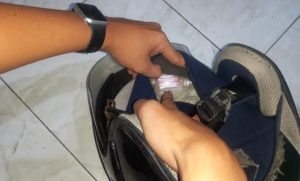 Coba Kelabui Polisi, Mantan Satpam Asal Lombok Tengah Sembunyikan 8 Poket Sabu dalam Helm