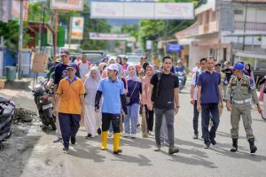 Pimpin Gerakan Kebersihan, Bupati dan Wakil Bupati Dompu Tuai Sambutan Hangat Warga