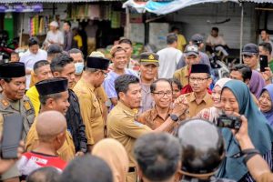 Tinjau Pasar Raya Dompu, Ini Komitmen Bupati Bambang Firdaus