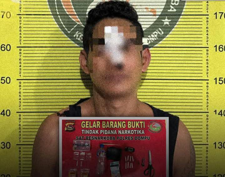Pria inisial H saat diamankan di Polres Dompu.