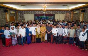 Zamroni Aziz Terpilih Pimpin IKA Almansyuriah, Gubernur NTB Dorong Alumni Pesantren Rebut Jabatan Strategis