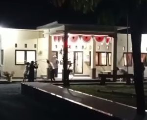 Kantor Polsek Kayangan Lombok Utara Dirusak Warga, Fasilitas Ikut Dibakar