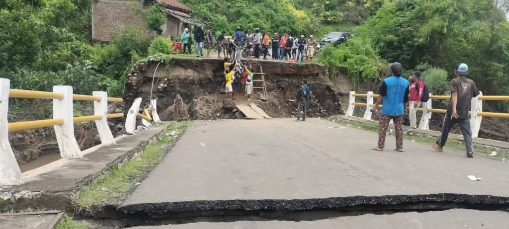 BMKG Himbau Warga 31 Kecamatan di Bima-Dompu Waspadai Cuaca Ekstrem Yang Berpotensi Menimbulkan Bencana