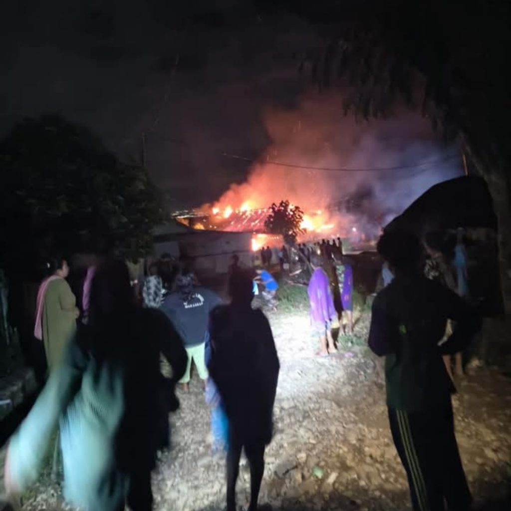 Rumah di Mbawa Terbakar Akibat Lilin Dekat Bensin, Kerugian Capai Rp120 Juta