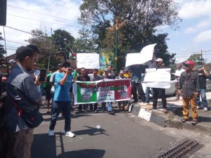 Protes Skema Bisnis Aplikator, Driver Online Demo DPRD NTB 