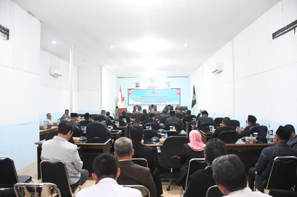 Sekda Anding Sampaikan Tanggapan Terkait Pandangan Umum Fraksi DPRD Terhadap RPJMD KLU