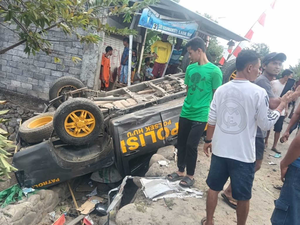 Mobil Patroli Polsek Hu’u Diduga Tabrak Sejumlah Motor dan Rumah Warga, 7 Orang Jadi Korban, Satu Dikabarkan Meninggal 
