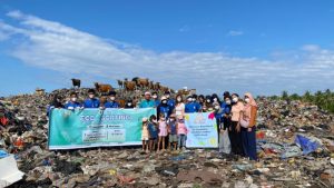 Chili House, Mahasiswa Unram hingga Flossie and the Beach Cleaner Lakukan Aksi Peduli Lingkungan di TPST Gili Trawangan