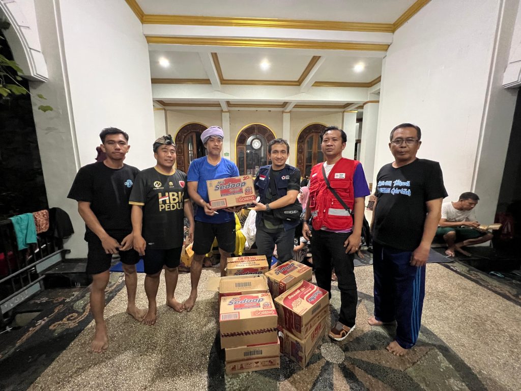 PMI NTB Turun Langsung Bantu Korban Banjir di Mataram