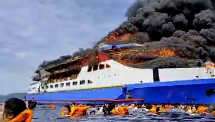 KM Barcelona 5 Terbakar di Perairan Talise, Penumpang Lompat ke Laut Selamatkan Diri