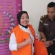Kades Perempuan Ini Ditahan dalam Kasus Korupsi Rp500 Juta, Senyum Lebar Saat Diborgol