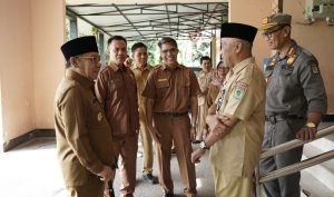 Sidak ke Dikbudpora, Bupati KLU Tekankan Disiplin dan Profesionalisme Pegawai Selama Bulan Puasa