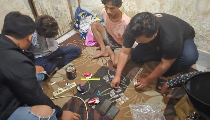 Nekat Selfie dengan 20 Poket Sabu, Dua Tukang Las di Lombok Barat Diciduk Polisi