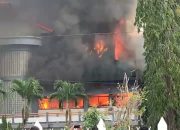 Kantor DPRD NTB Dibakar Massa Aksi