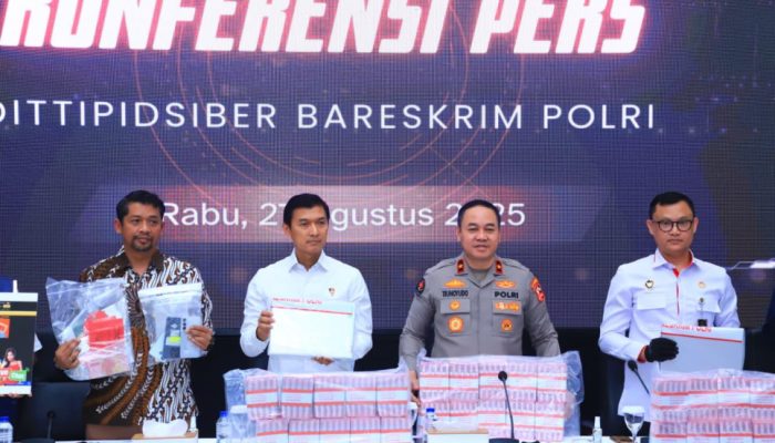 Tiga Bos Judi Online Diringkus, Polisi Sita Uang Tunai Rp16,4 Miliar