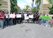 Koalisi Rakyat NTB Tuntut Polisi Ungkap Dalang Pembakaran Gedung DPRD NTB