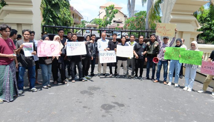 Koalisi Rakyat NTB Tuntut Polisi Ungkap Dalang Pembakaran Gedung DPRD NTB