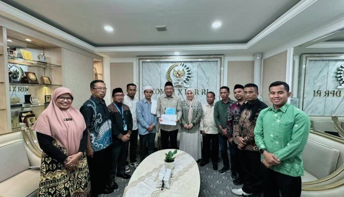 Legislator Senayan ini Respon Cepat Keluhan Guru Swasta-Madrasah di NTB