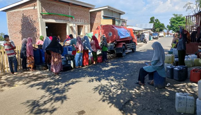 Ribuan Warga Belo dan Soromandi Terdampak Kekeringan, Pemkab Bima Salurkan 15 Ribu Liter Air Bersih