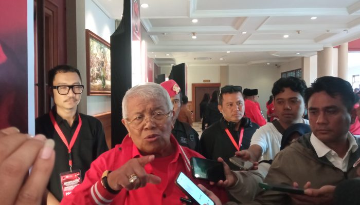 Sindir Kondisi Daerah “Becek”, Ketua PDIP NTB Tekankan Kader Wajib Korektif dan Konstruktif