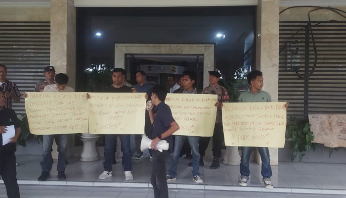 Pemuda Oposisi Gedor PUPR NTB Desak Pembatalan Proyek Jalan Rp19 Miliar di Sumbawa