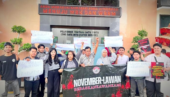 79 Hari Ditahan, Orang Tua dan Aliansi Desak Hakim PN Mataram Bebaskan 6 Terdakwa.