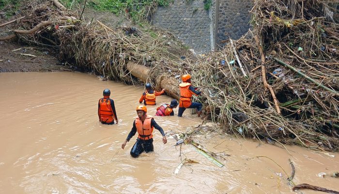 Hari Kedua Pencarian, Kakek 70 Tahun di Sungai Kumbe Bima Hilang Terseret Arus Saat Buang Air Kecil.