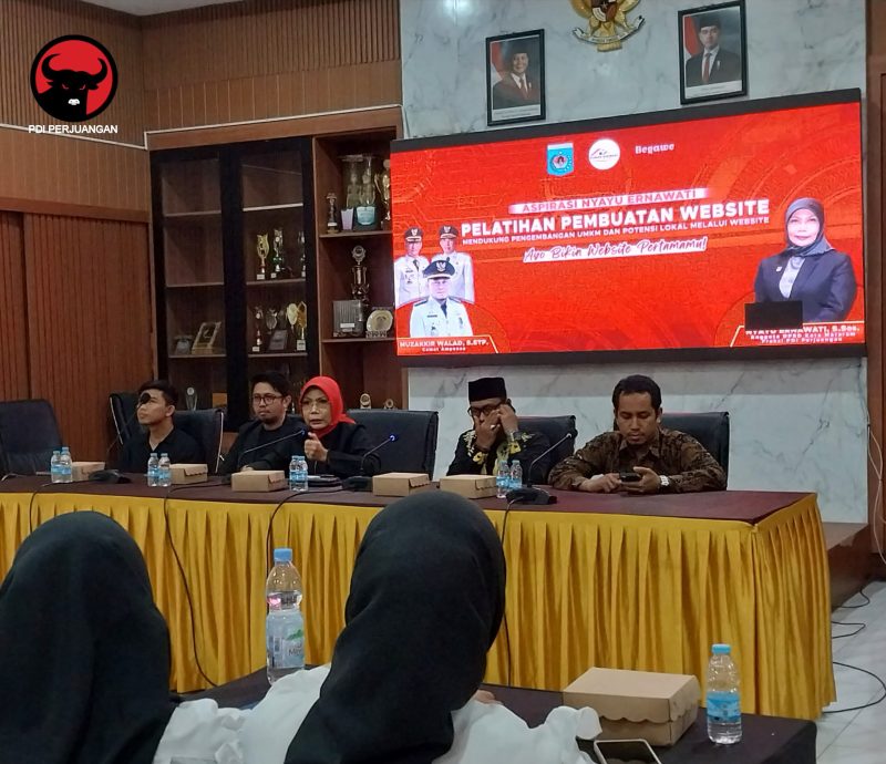 Kegiatan pelatihan pembuatan website untuk generasi milenial di Kecamatan Ampenan.