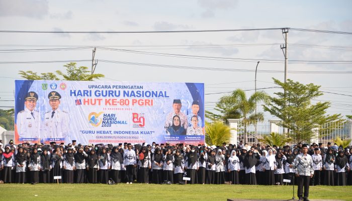 Pemkab Bima Gelar Upacara Hari Guru Nasional