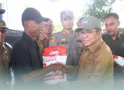 Perkuat Ketahanan Pangan, Bupati Najmul Serahkan Bantuan 45 Ton Benih Jagung Unggulan ke Petani KLU