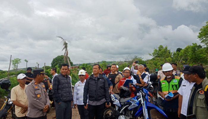 Gubernur NTB Miq Iqbal dan Bupati Jarot Tinjau Langsung Jalur Lintas Moyo dengan Motor Trail