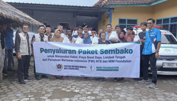 PWI NTB dan MIM Foundation Salurkan 340 Paket Sembako untuk Korban Banjir Desa Kabul