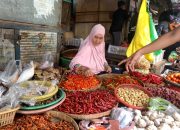 Pemprov NTB Salurkan 150 Paket Sembako untuk Nelayan Sukadana dan Anyar, Siapkan Pelatihan Ekonomi Produktif