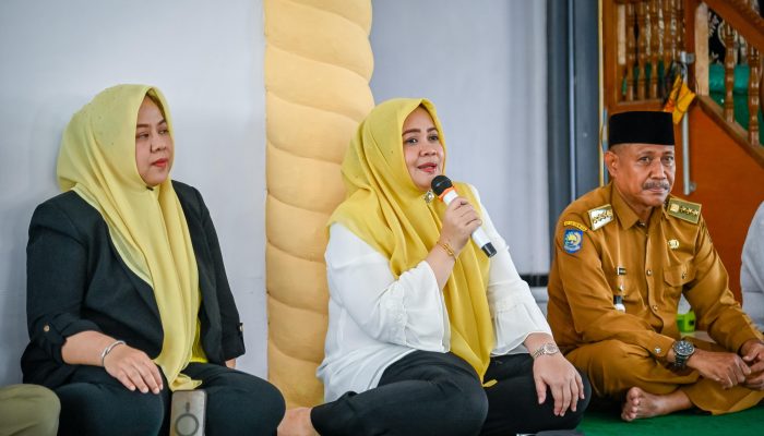 Safari Ramadan di Bima, Wagub NTB Serahkan Rp40 Juta untuk Masjid Bahrur Khairat