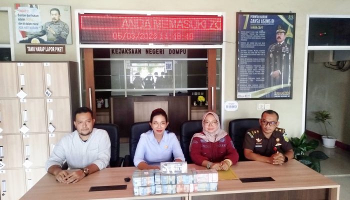 Kejari Dompu Terima Pengembalian Kerugian Negara Dalam  Kasus Korupsi Dishub 2017–2020