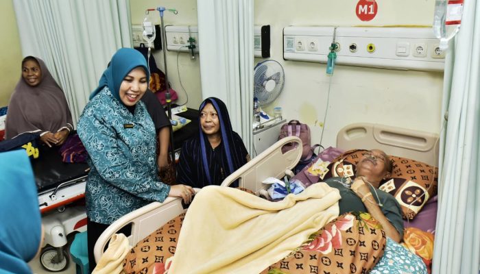 TP PKK Bima Tebar Kepedulian Ramadan, Pasien RSUD Bima Terima 265 Paket Takjil