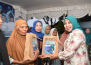 Aksi Sosial di Tengah Ramadhan, TP PKK Kabupaten Bima Berbagi Takjil di Woha dan Belo