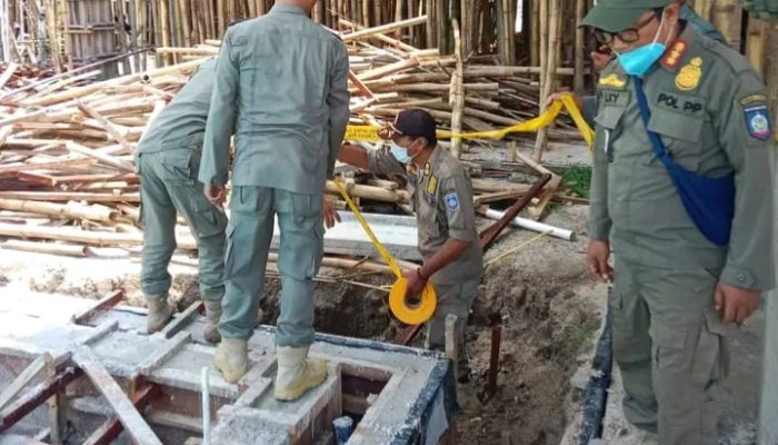 Sikat Bangunan Liar di Sempadan Pantai, Satpol PP Loteng Ancam Bongkar Paksa