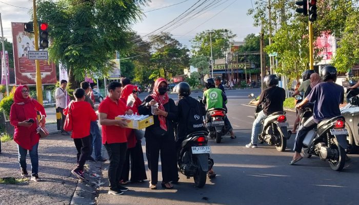 PDIP Kota Mataram Bagikan Sembako dan Takjil, Perkuat Toleransi Antarumat Beragama