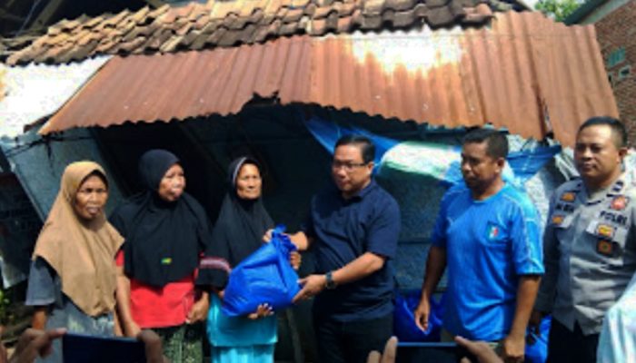 Turun ke Lapangan, Anggota DPRD NTB Tinjau Rumah Nyaris Roboh di Bima