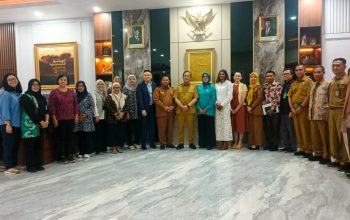 Gandeng Fred Hollows Foundation, Gubernur Iqbal Targetkan 5.000 Operasi Katarak di NTB