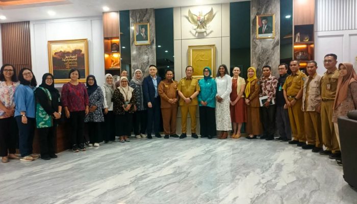 Gandeng Fred Hollows Foundation, Gubernur Iqbal Targetkan 5.000 Operasi Katarak di NTB