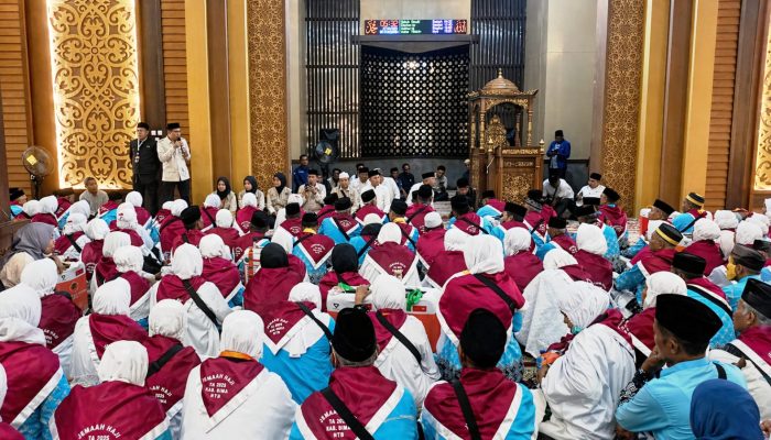 Pemkab Bima Berangkatkan Ratusan Jamaah Haji, Wabup Beri Pembekalan