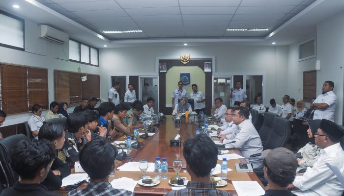 Wagub NTB Terima Aspirasi Mahasiswa Bima, Soroti Jalan Rusak dan Blank Spot Internet