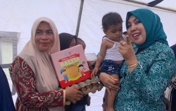 TP PKK Bima Salurkan Sembako dan Perkuat Program Cegah Stunting di Lambitu