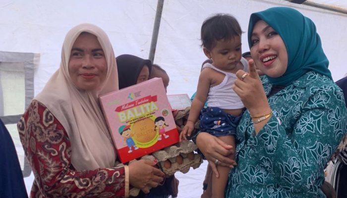 TP PKK Bima Salurkan Sembako dan Perkuat Program Cegah Stunting di Lambitu